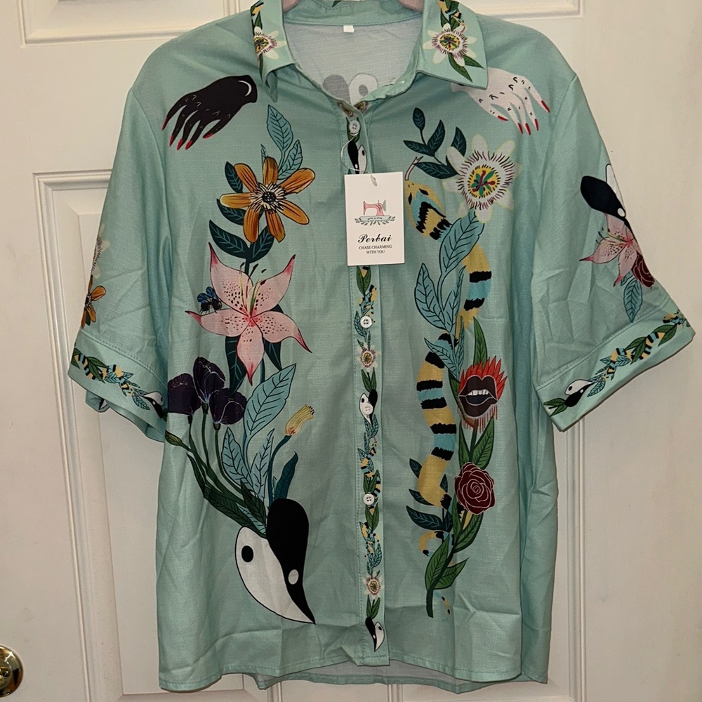Amazon Floral Print Button-Up top